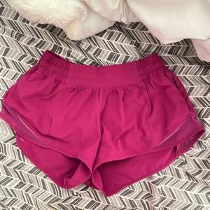Lululemon hotty hots red raspberry 2.5”